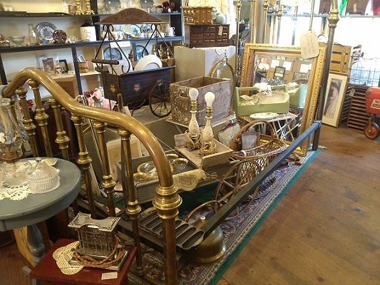 She-She's Finds has a great selection of antiques
